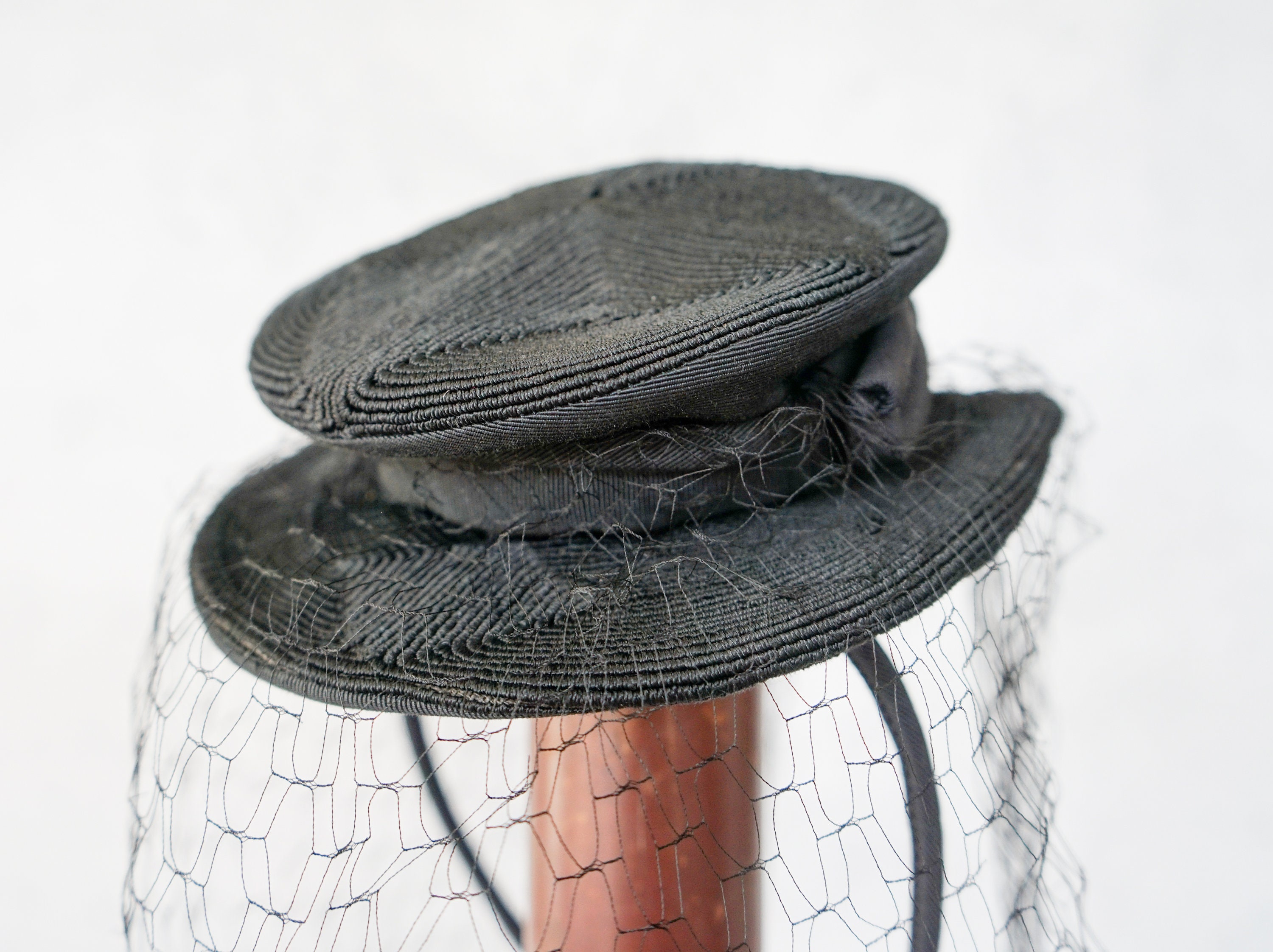 Vintage 1940s Corde Toy Tilt Hat Hat New York Creation  display picture 2