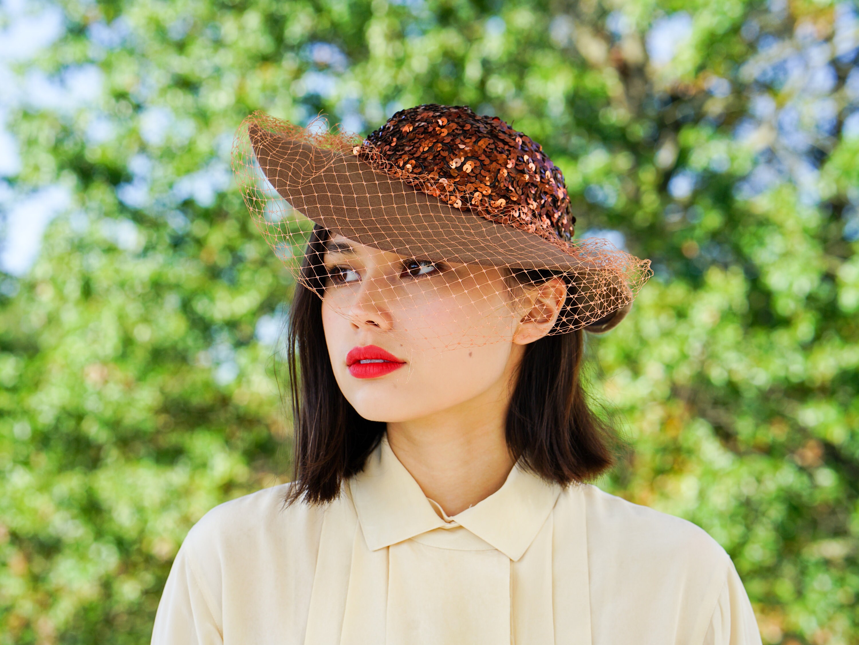 COLLECTIBLE 1950s\' GRAY FELT TILT HAT WITH TALL CROWN AND SEQUINED DRAPING P1260114__01297.1761760154.JPG?c=2 main image 2