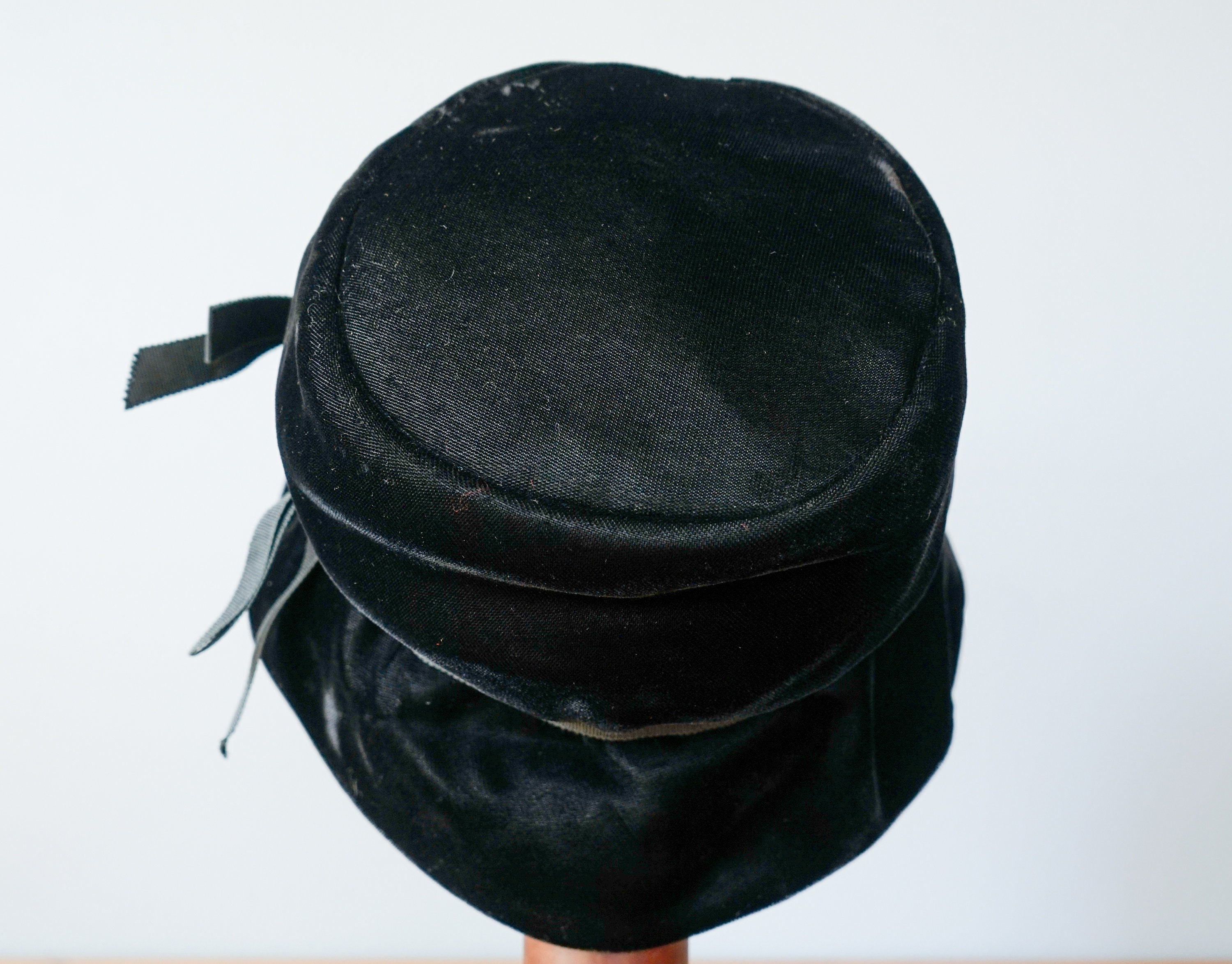 Vintage Velvet Bucket Hat, Cloche Hat, Vintage Hat, 1950s-60s Hat, Fall Winter Hat, Retro Hat, Vintage Women Hat, Witchy Hat, Whimsigoth Hat - Etsy Vintage Velvet Bucket Hat, Cloche Hat, Vintage Hat, 1950s-60s Hat, Fall Winter Hat, Retro Hat, Vintage Women Hat, Witchy Hat, Whimsigoth Hat - Etsy