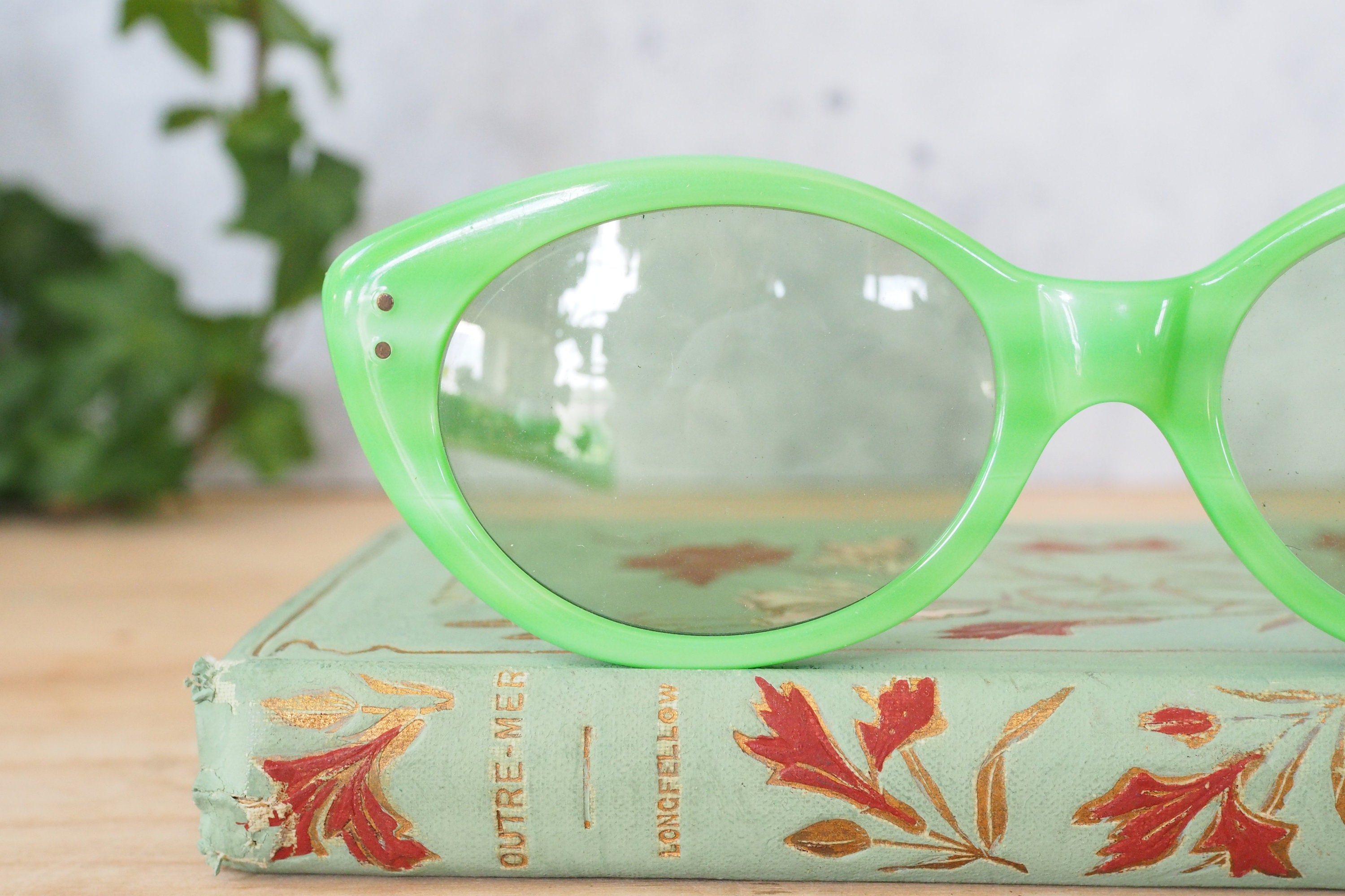 Vintage American Optical Sunglasses 1960 display picture 1