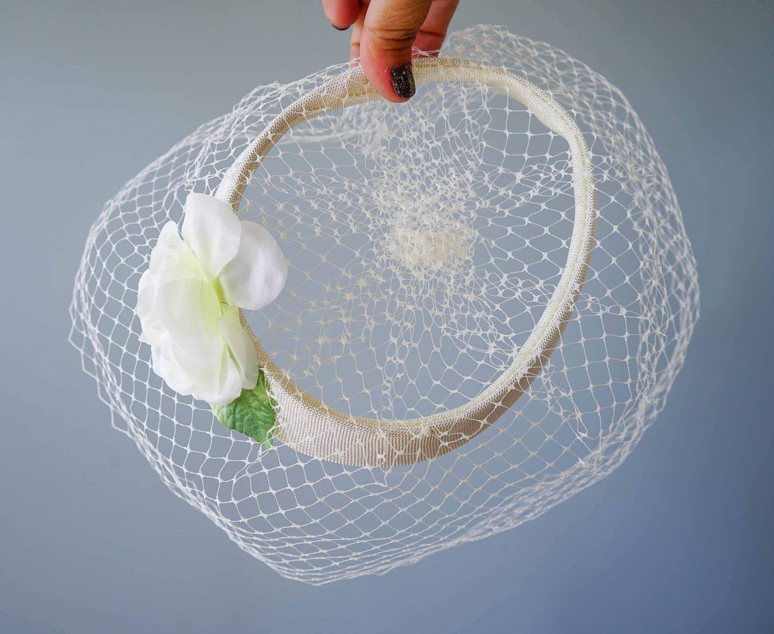 1950s/60s White Floral Cocktail/Garden Party/Bridal Headband Style Hat Vintage White Rose Cage Hat with Open Frame, 1960s Wedding  main image 2