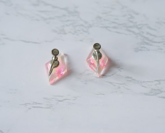 Vintage Carved Lucite Floral Earrings/ 1940s-50s … - image 9