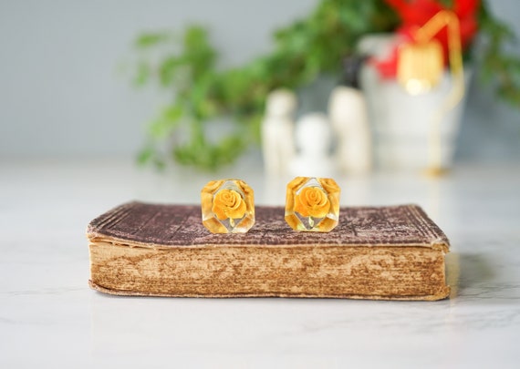 Vintage Carved Lucite Floral Earrings/ 1940s-50s … - image 1