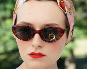 Vintage Emmanuelle Khanh Sunglasses 1990 display picture 1