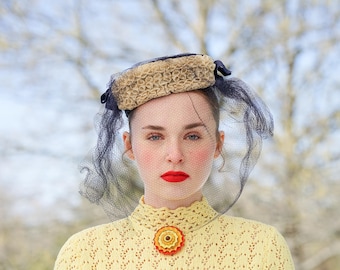 Vintage 1940s Straw Pillbox Hat with Veil by New York Creation, Vintage 1940s Hat, Tilt Hat, Tea Party Hat, Vintage Women Hat, Retro MCM Hat