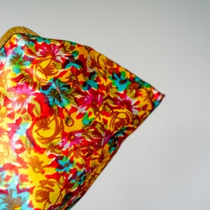 Vintage Floral Satin Cosmetic Bag/ Clutch Purse/ 1960s Bag/ Coin Purse/ Vintage Purse/ Retro Purse/ Vintage Bag/ Money Pouch/ Toiletry Bag image 4