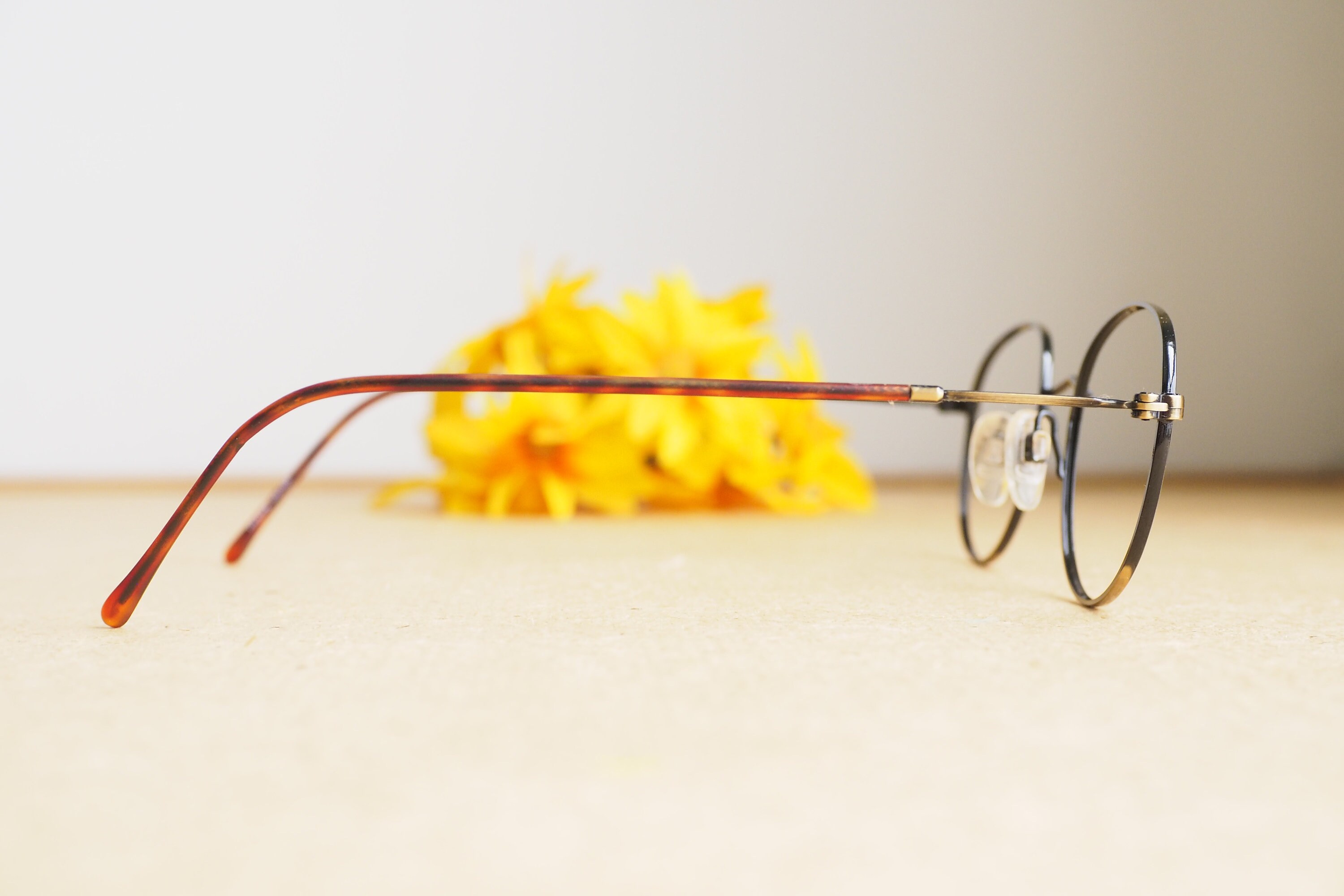 めがね 999.9(フォーナインズ) M-97-8201チャコール/ゴールド(48) – 武田