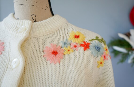 Vintage 1950s Embroidery Cardigan Size M, Women S… - image 3