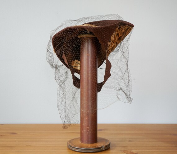 Vintage Tilt Topper Hat with Feather, 1940s Hat, … - image 5