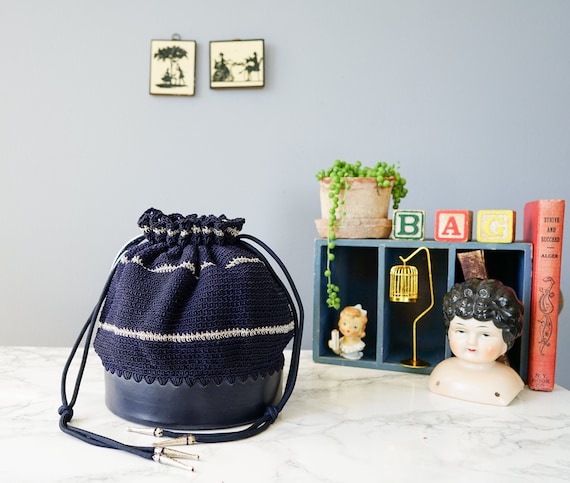 Vintage 1940s Crochet Drawstring Purse/ Vintage Pu