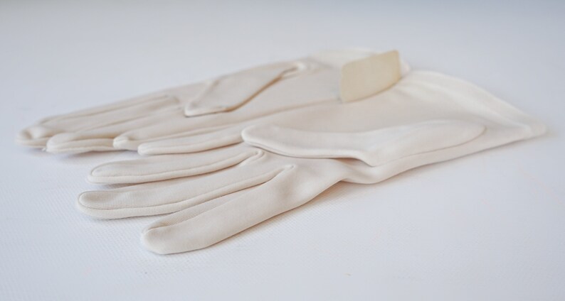 Vintage Fownes Ladies Gloves with Buttons/ 1950s Gloves/ Vintage Gloves/ Evening Gloves/ Wedding Gloves/ Formal Gloves/ Vintage Accessory image 7