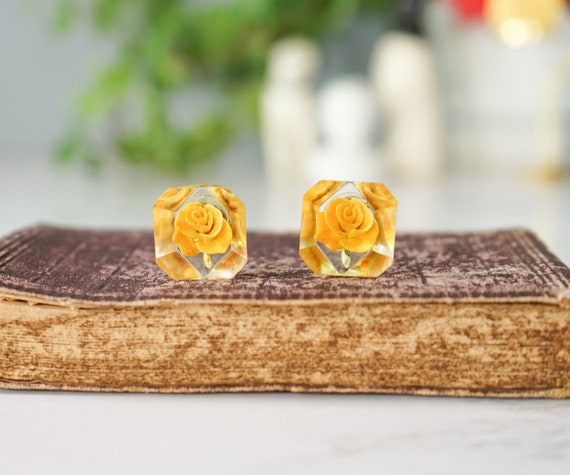 Vintage Carved Lucite Floral Earrings/ 1940s-50s … - image 7