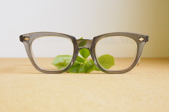 Teenager mounth glasses vintage