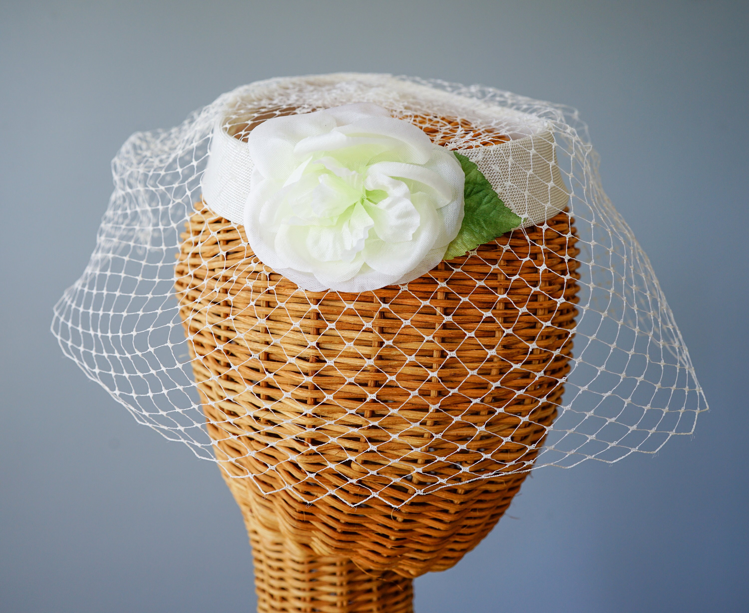 Vintage 1950 Women’s Silk Flower Cluster Hat Mid Century Millinery Easter Sunday Vintage Cream Floral Easter Hat – Aunt Gladys main image 2