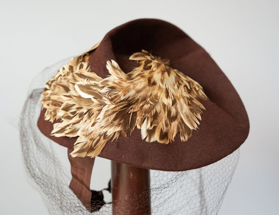 Vintage Tilt Topper Hat with Feather, 1940s Hat, … - image 7