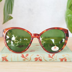 VINTAGE SUNGLASSES 1980s Brown Tone New Old stock Made In korea Large cat eye sunglass