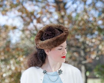 Vintage Designer Tilt Hat With Veil – Post-wwii Black Felt 