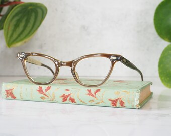 Lunettes de vue oeil de chat vintage des années 1960 New Old Stock montures oeil de chat Rockabilly multicolores branches en métal petite taille 42-24