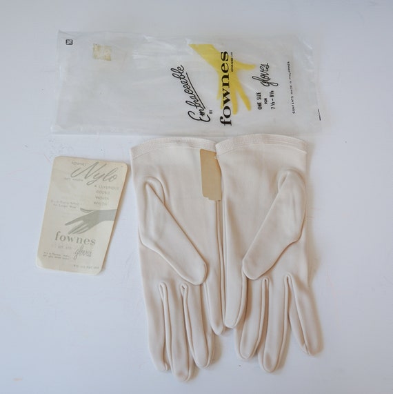 Vintage Fownes Ladies Gloves with Buttons/ 1950s … - image 9