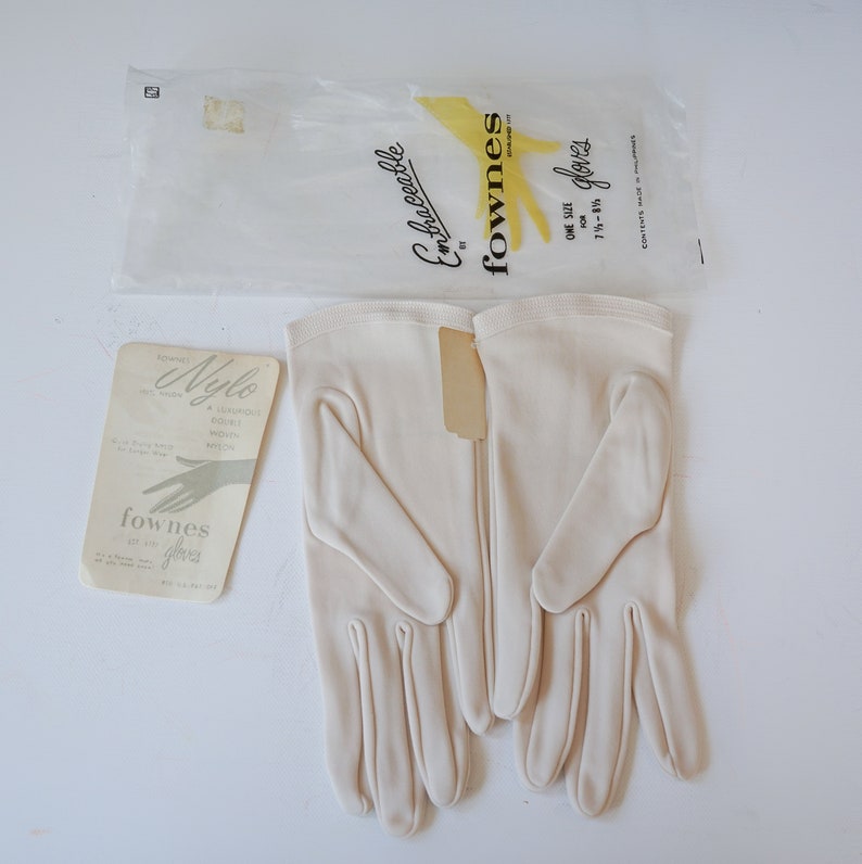Vintage Fownes Ladies Gloves with Buttons/ 1950s Gloves/ Vintage Gloves/ Evening Gloves/ Wedding Gloves/ Formal Gloves/ Vintage Accessory image 9