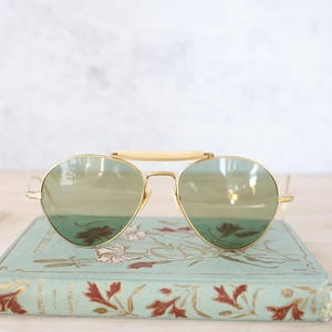VINTAGE Flieger-Sonnenbrille 1970er Jahre Pilot grüne Linse goldfarbene Brillengestell Bügelbrille