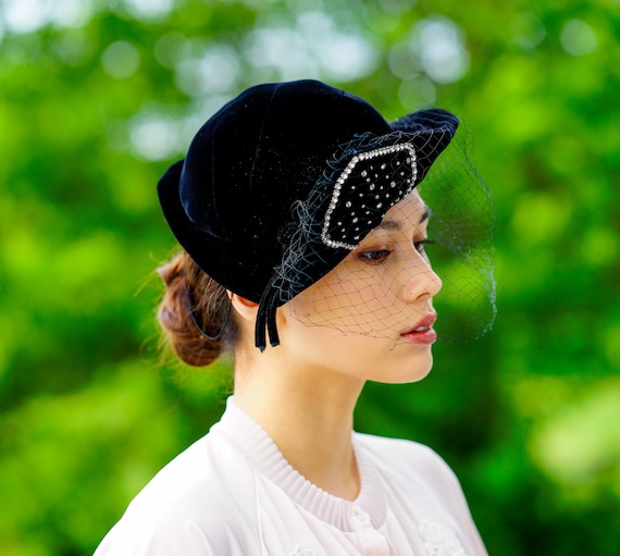 Vintage John Wanamaker Velvet Tilt Hat, 1940s-50s Hat