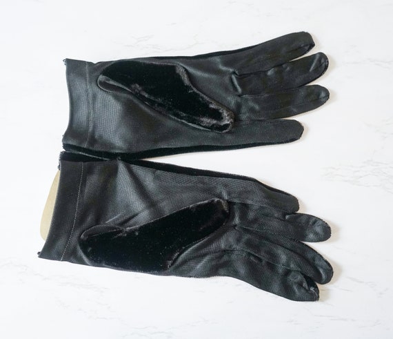 Vintage Black Velvet Ladies Gloves Fownes/ 1950s-… - image 5