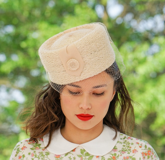 Vintage Straw Pillbox Hat With Veil, 1950s-60s Hat, Vintage  display picture 3