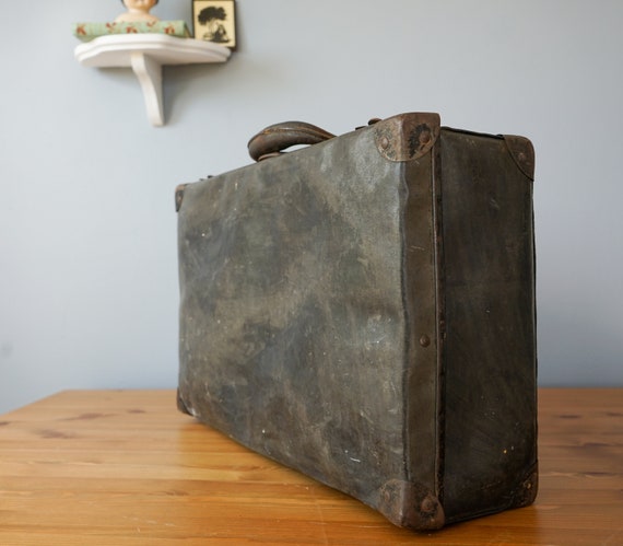 Antique Vintage Metal Suitcase/ Vintage Train Tru… - image 4