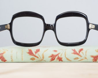 Vintage Eyeglasses 1960 display picture 1