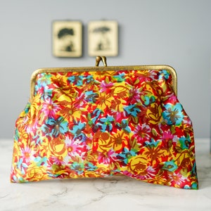 Vintage Floral Satin Cosmetic Bag/ Clutch Purse/ 1960s Bag/ Coin Purse/ Vintage Purse/ Retro Purse/ Vintage Bag/ Money Pouch/ Toiletry Bag image 6