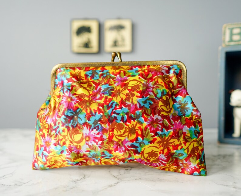 Vintage Floral Satin Cosmetic Bag/ Clutch Purse/ 1960s Bag/ Coin Purse/ Vintage Purse/ Retro Purse/ Vintage Bag/ Money Pouch/ Toiletry Bag image 6