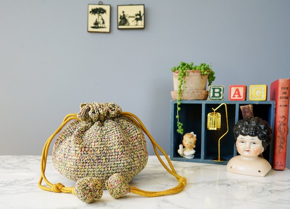 Vintage 1940s Crochet Lucite Drawstring Purse/ Vin