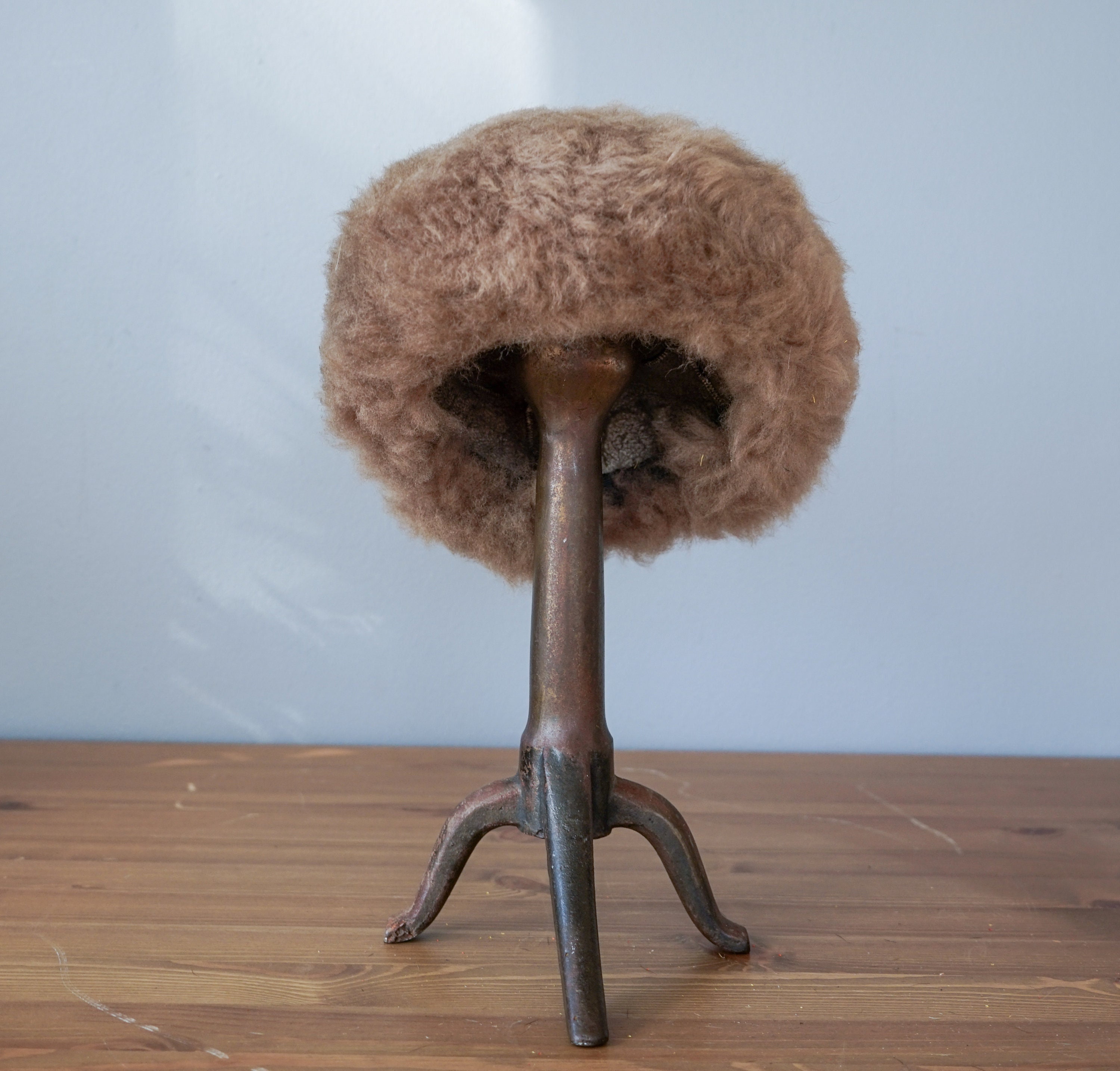 Vintage Shearling Fur Pillbox Hat, Cossack Hat, Vintage Fur  display picture 2
