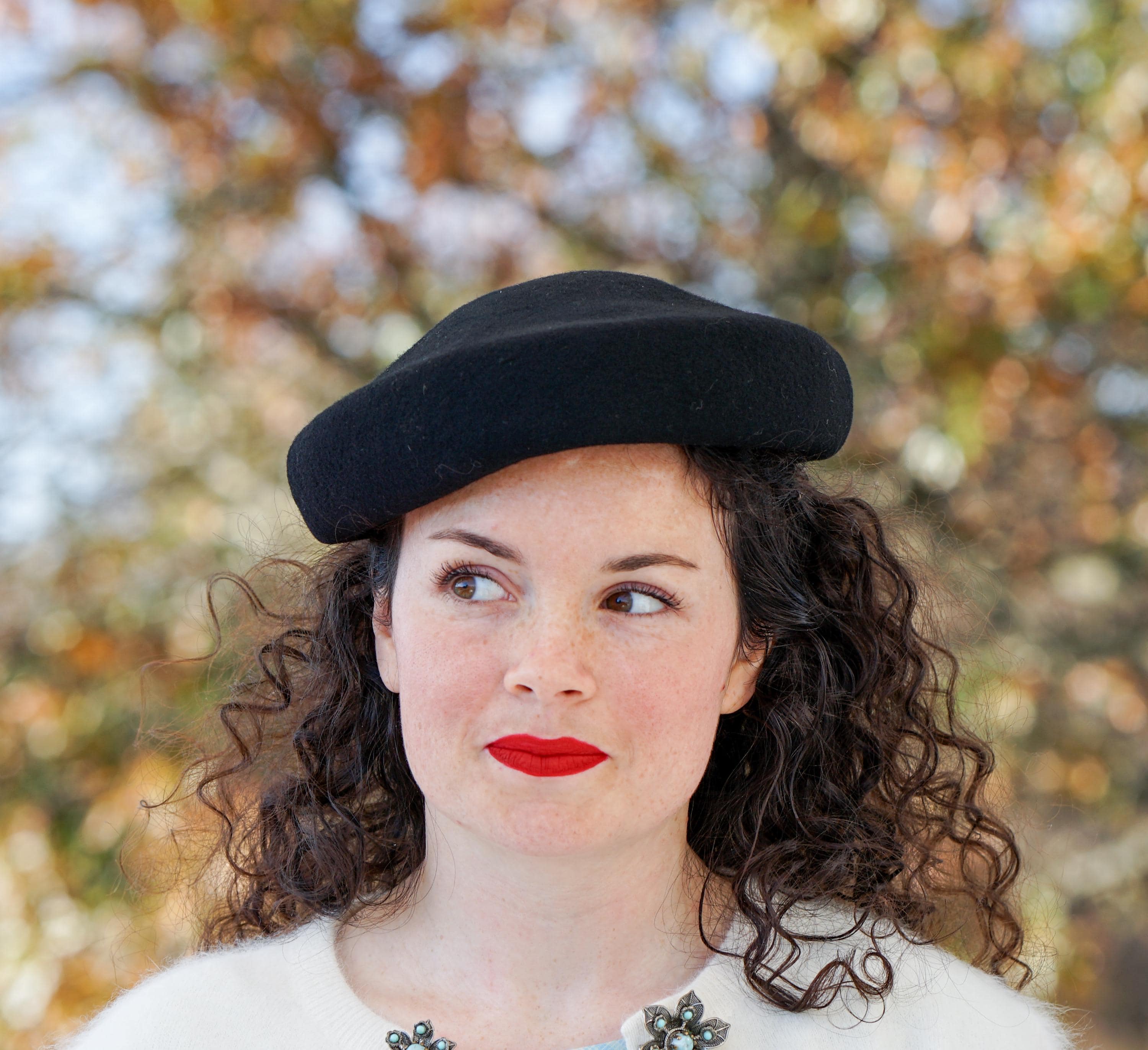 5453 British Vintage Wool Felt Beret Hat Ladies Church Derby Winter CUSTOM ORDERS ONLY - Off White Wool Felt Beret! Sculptural  main image 2