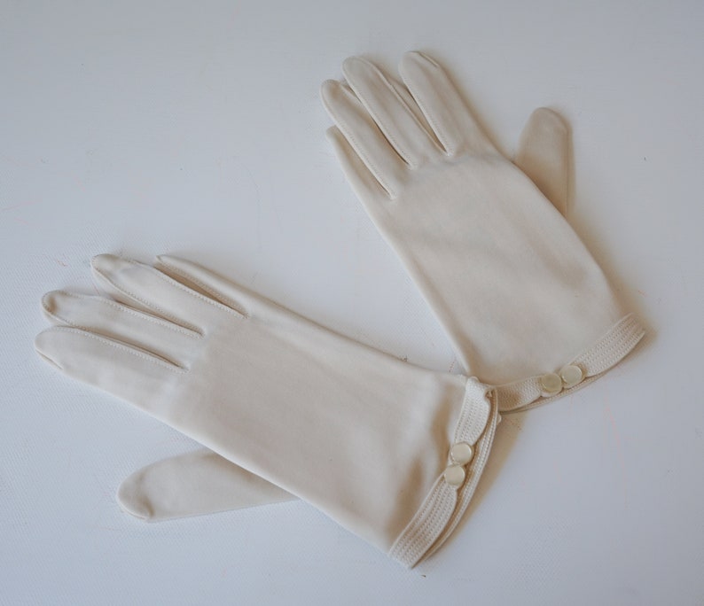 Vintage Fownes Ladies Gloves with Buttons/ 1950s Gloves/ Vintage Gloves/ Evening Gloves/ Wedding Gloves/ Formal Gloves/ Vintage Accessory image 4