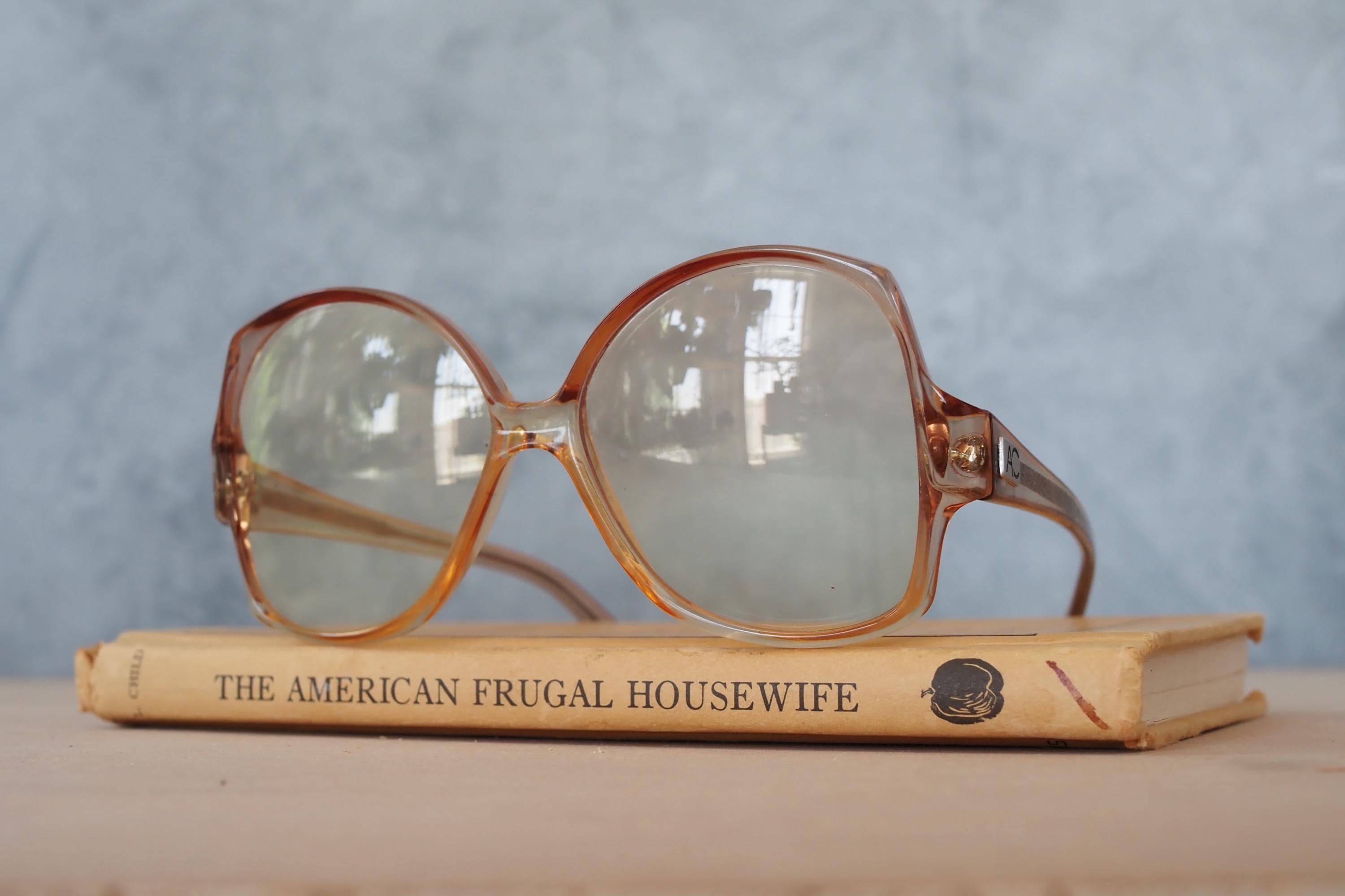 Retro 70s Large Round Sunglasses Cream Silver Oversized Vintage Eyewear 70s Hippie Musician Circle Lens Iconic Groovy Wire Rim  main image 3