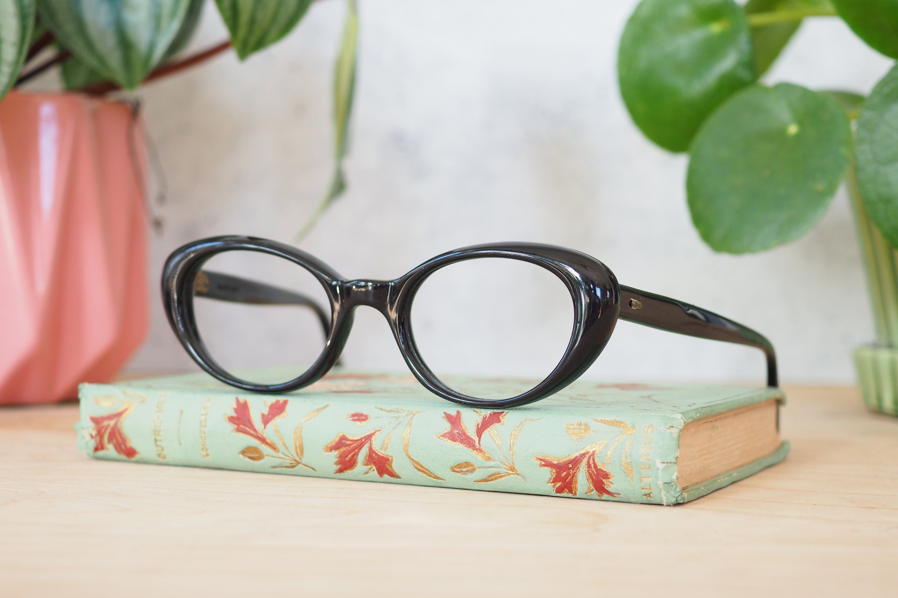 Vintage Eyeglasses 1960 display picture 3