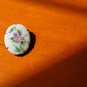 Hand Painted Porcelain Brooch, Vintage Jewelry, Vintage Brooch, Vintage Pin, Antique Jewelries, Ceramic Floral Brooch, Floral Pin, Retro Pin