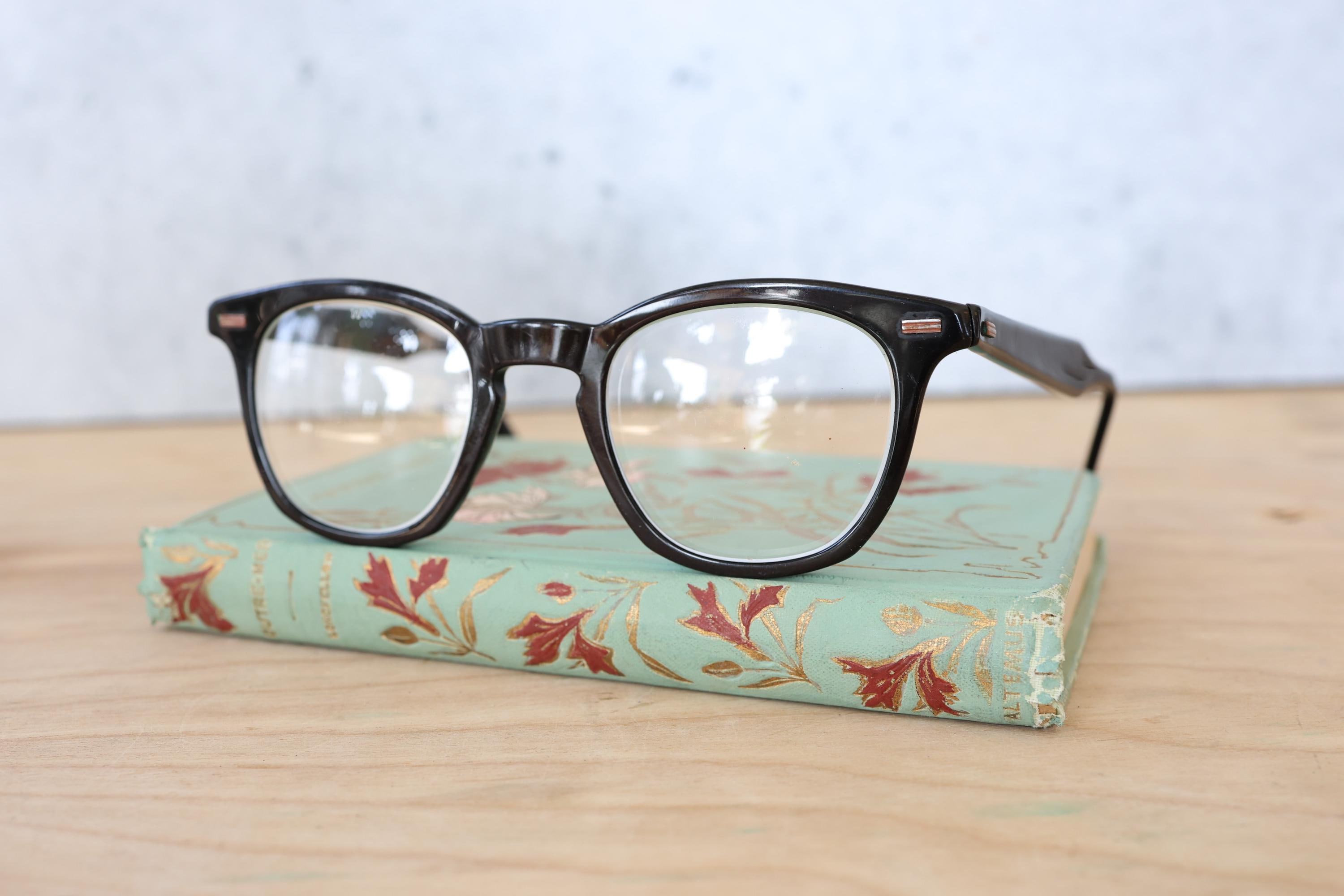 70sヴィンテージ american optical black tart Vintage Eyeglasses 1970's by Willson Optical Rare Dark Brown Made