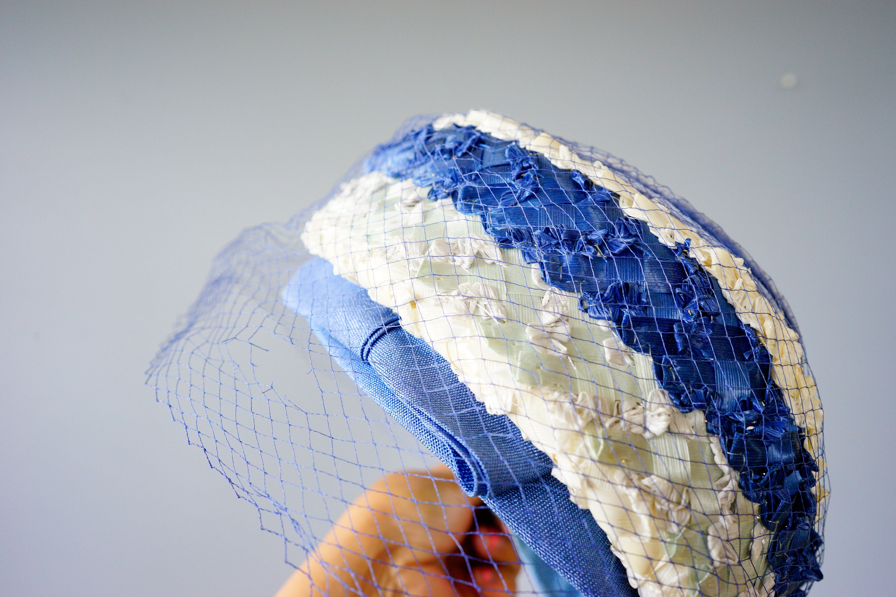 Vintage Straw Pillbox Hat With Veil, 1950s-1960s Hat  display picture 3