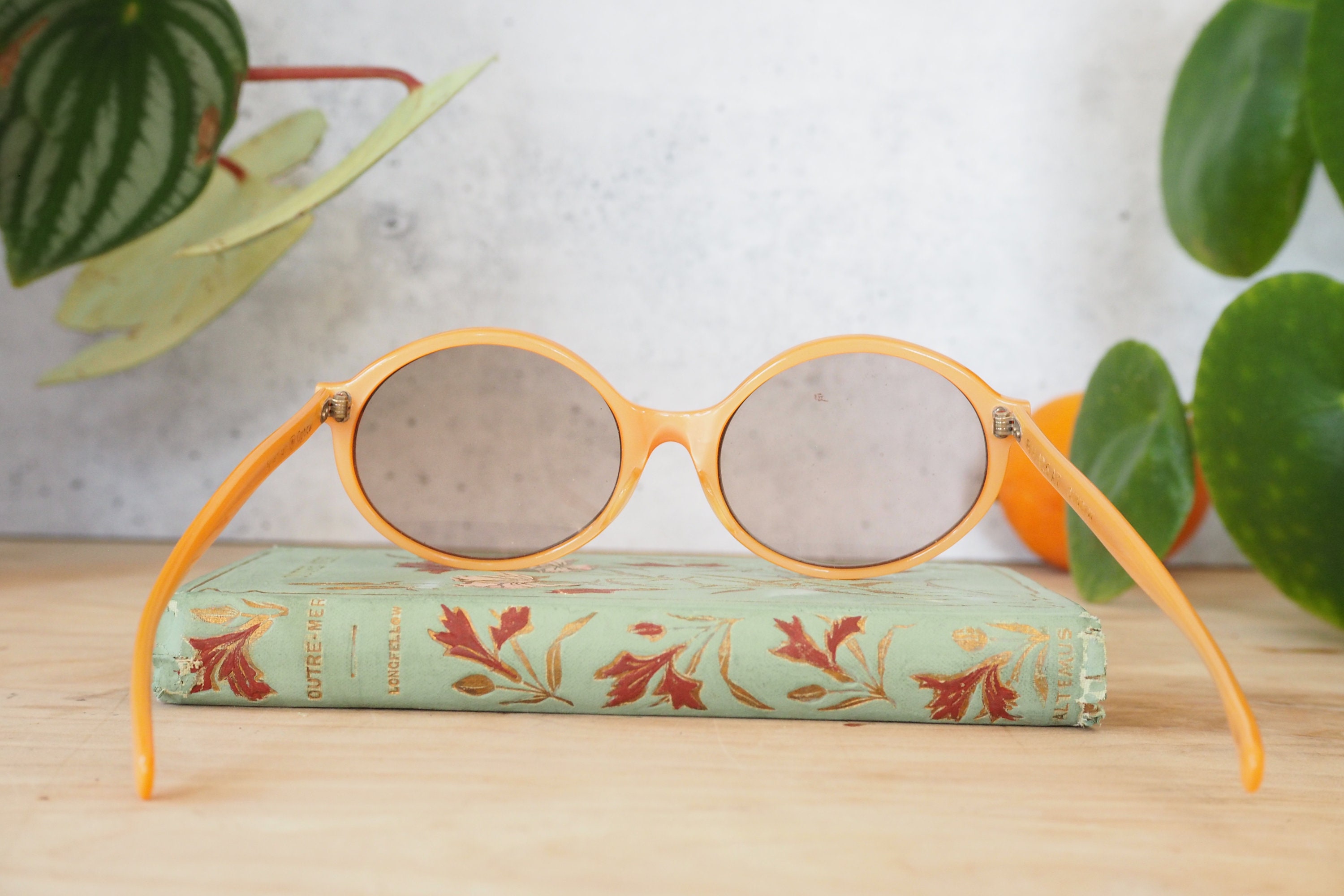 Style Eyes Sunglasses. Vintage. Used once 90s Vintage Curved Cateye Sunglasses. Atmospheric 60s Mod  main image 2
