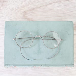 Vintage round 1940s Eyeglasses/ Vintage Frames/ Hipster/ gold tone made in USA 12k gold filled victorian style
