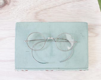 Vintage round 1940s Eyeglasses/ Vintage Frames/ Hipster/ gold tone made in USA 12k gold filled victorian style