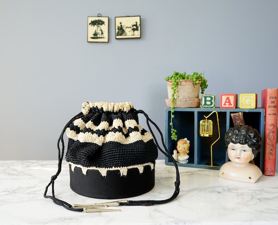 Vintage 1940s Crochet Drawstring Purse/ Vintage Pu
