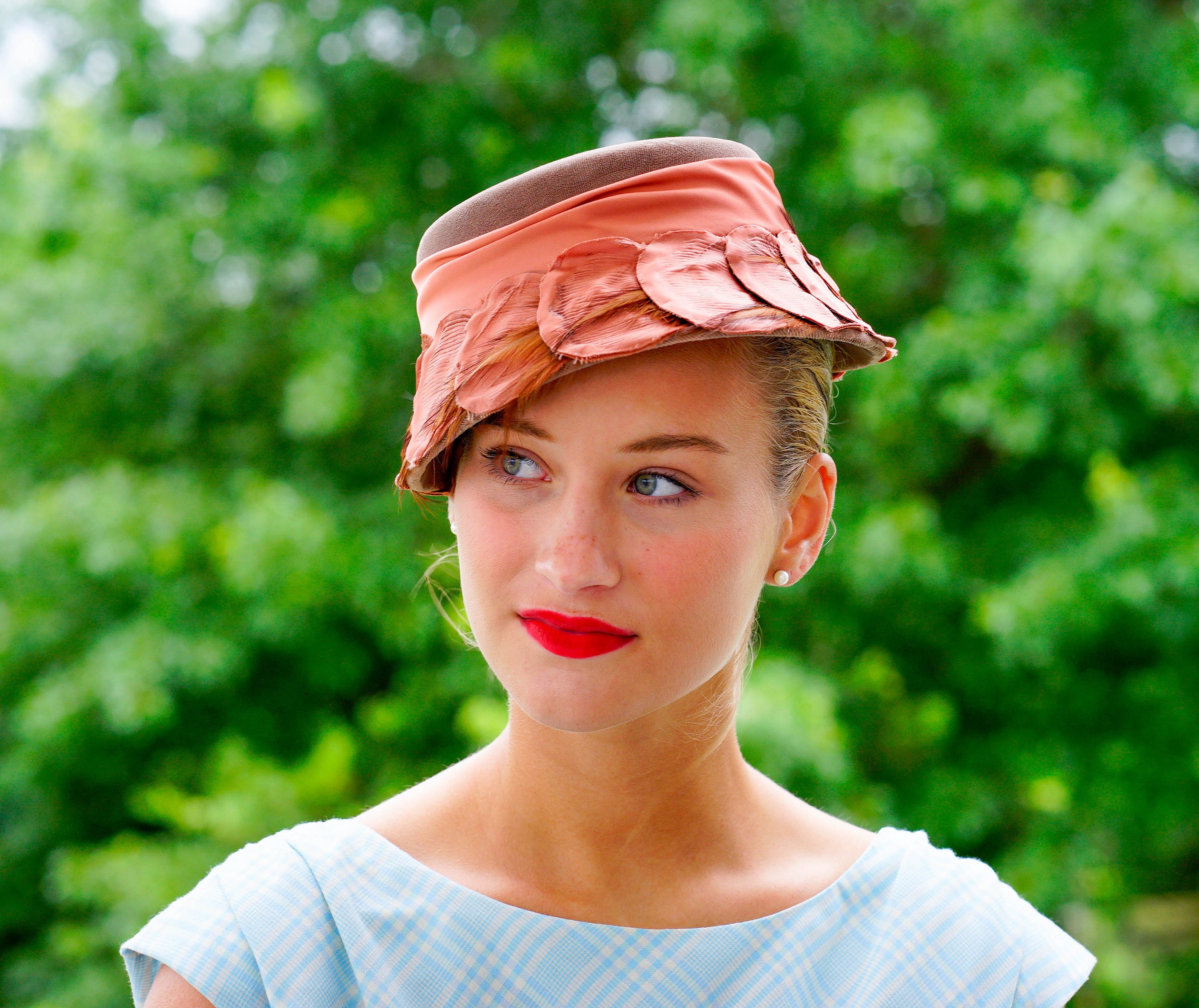 Vintage Velvet Bucket Hat With Feather 
