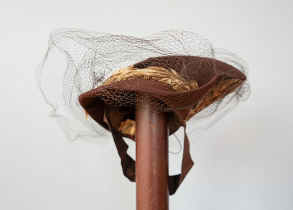 Vintage Tilt Topper Hat with Feather, 1940s Hat, … - image 6