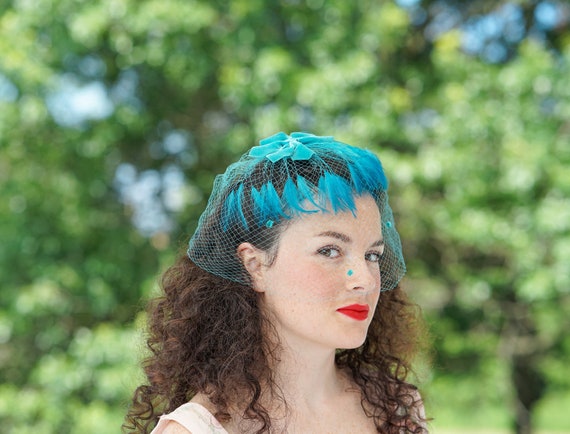 Vintage Style Birdcage Feather Hat Amazon.com: Retro Style Bird Cage Mesh Bridal Face Veil  main image 3
