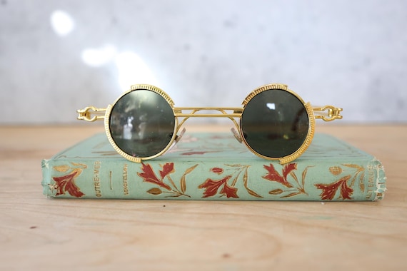 True Vintage lady\'s fashion gold/tortoise sunglass Vintage 70s Round Sunglasses, Tortoise Brown Women  main image 3