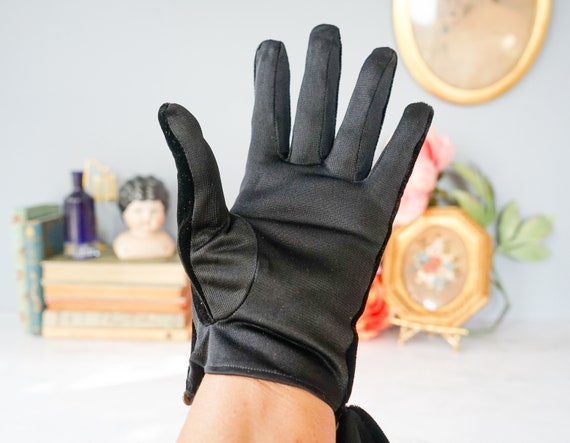 Vintage Black Silk Velvet Beaded Ladies Gloves Fo… - image 3